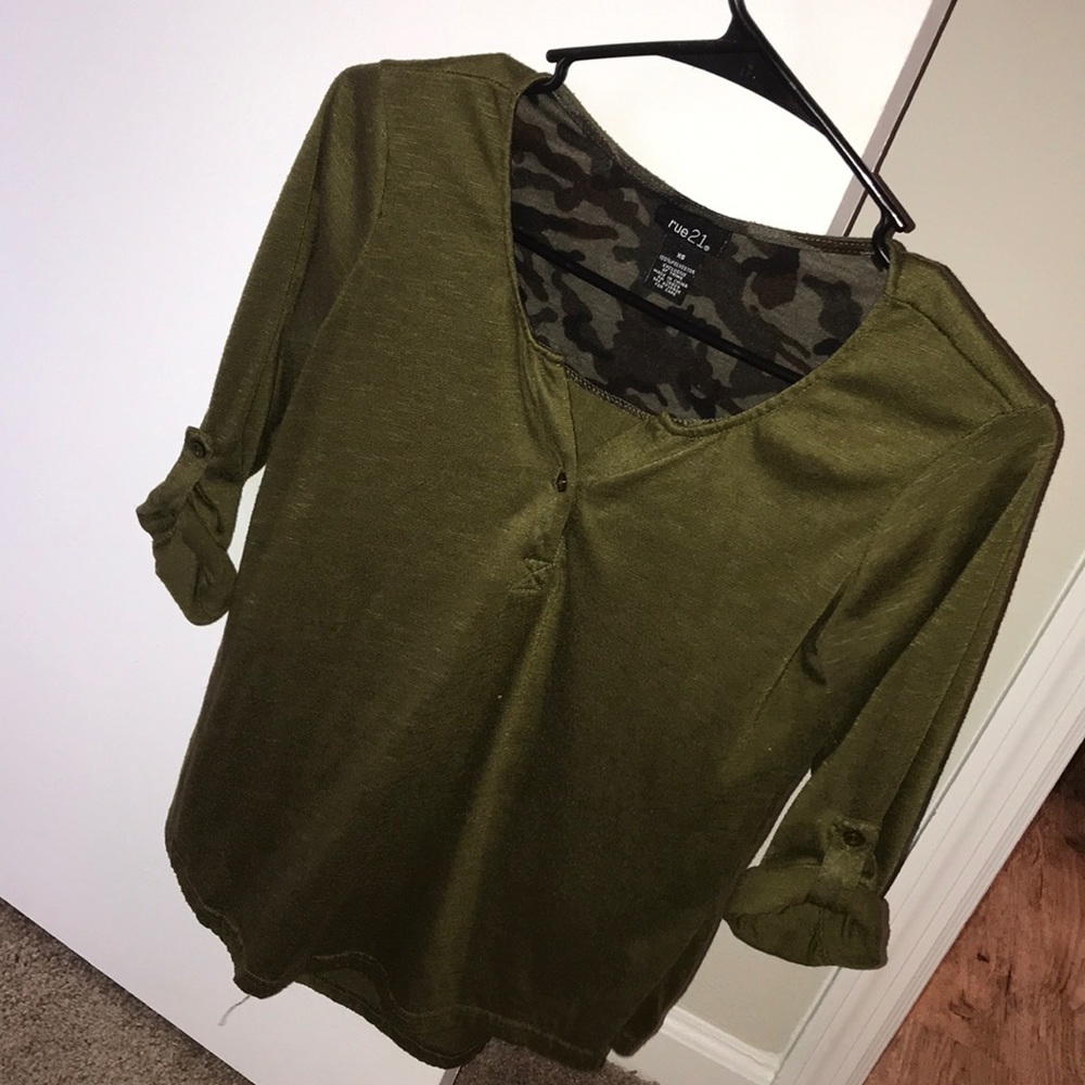 Soft 3/4 sleeve V-neck